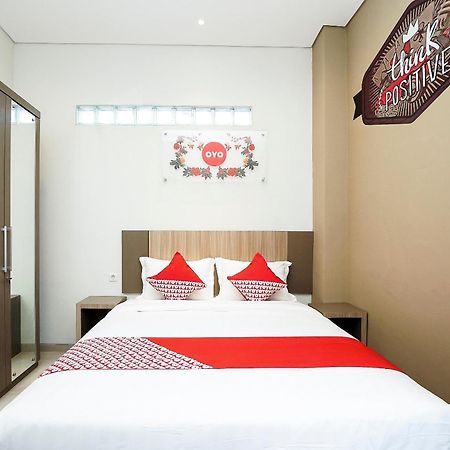 Super Oyo Capital O 614 Graha 8 Syariah Hotel Surabaya Eksteriør billede