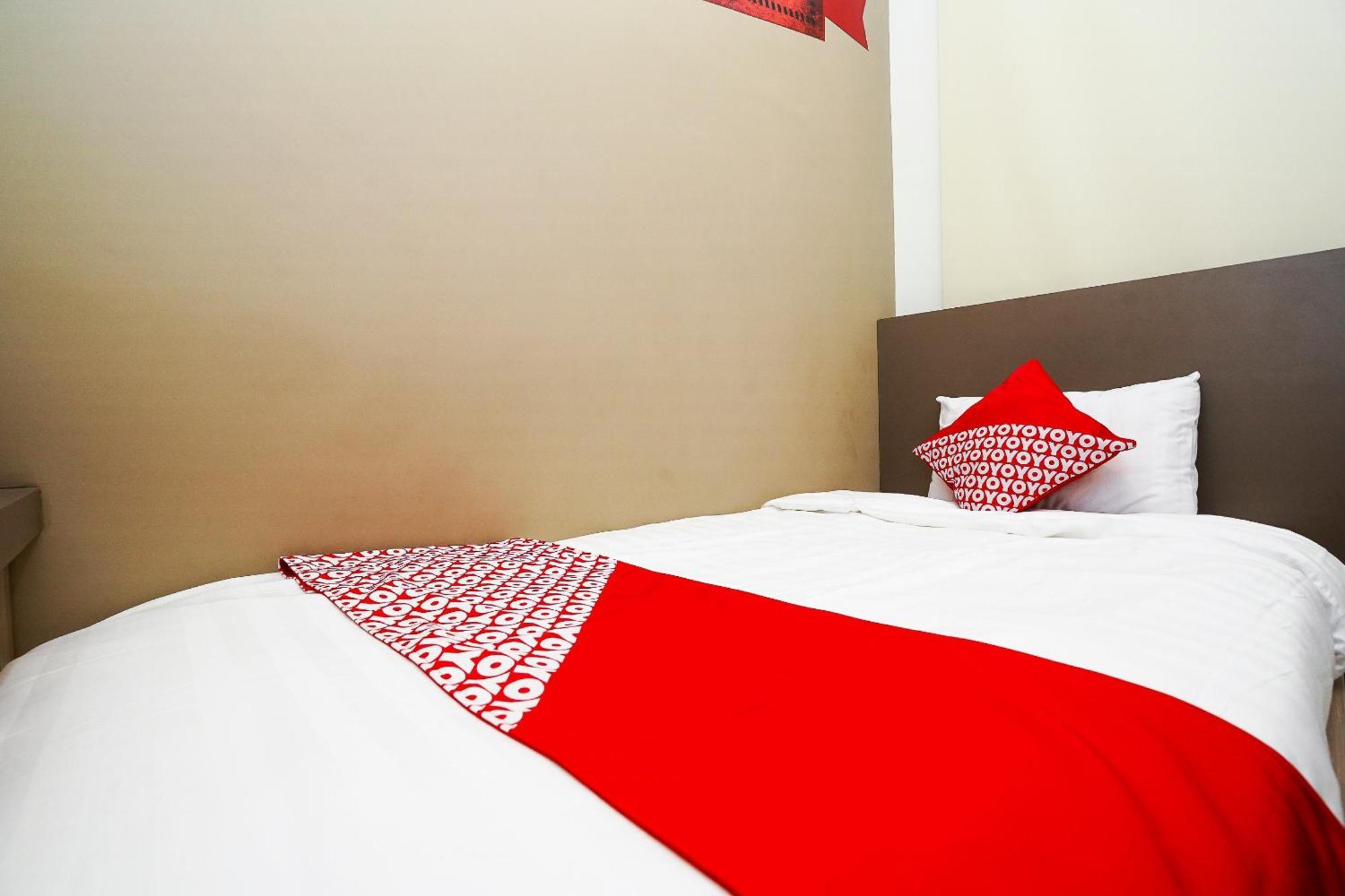 Super Oyo Capital O 614 Graha 8 Syariah Hotel Surabaya Eksteriør billede