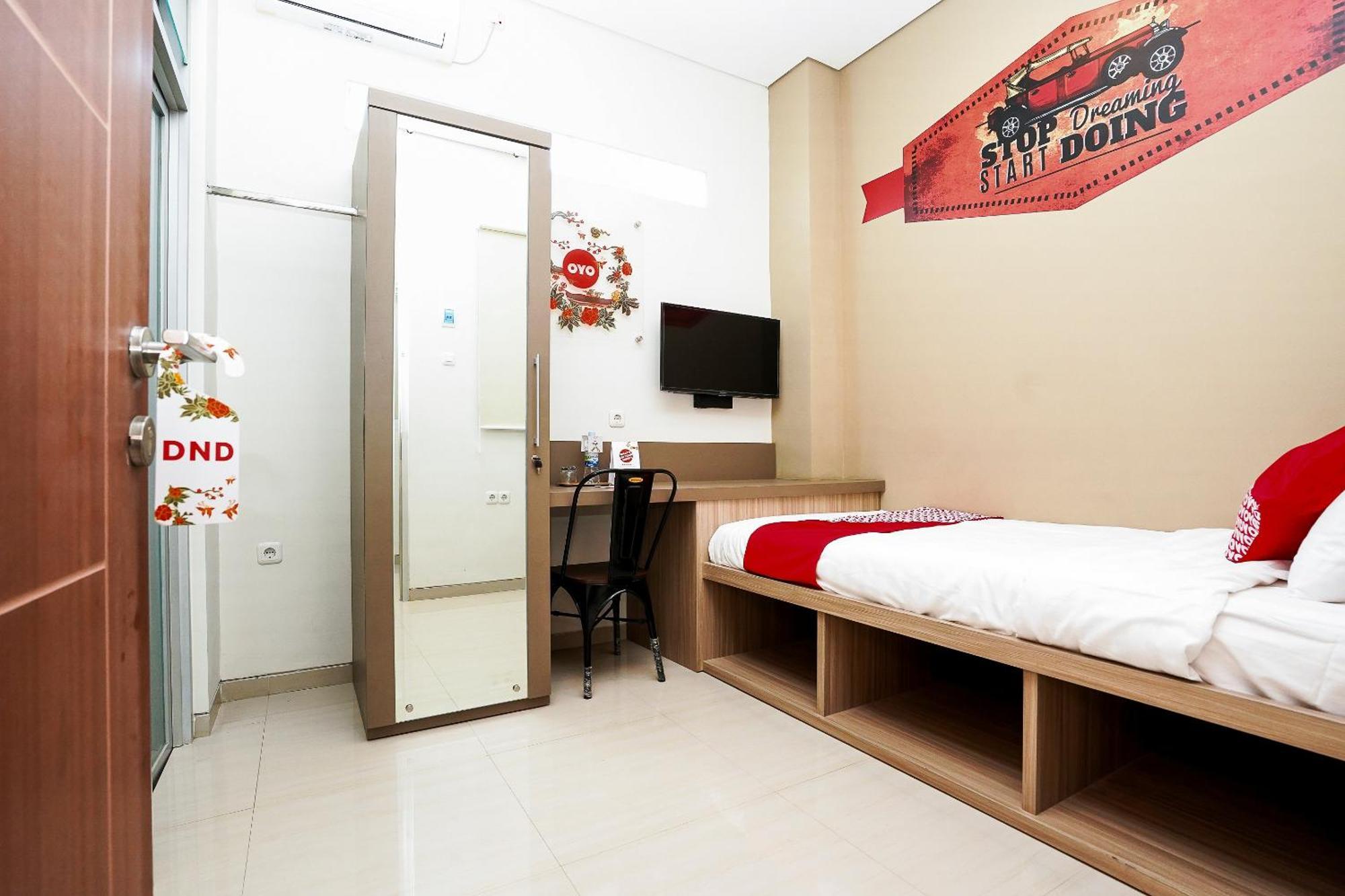 Super Oyo Capital O 614 Graha 8 Syariah Hotel Surabaya Eksteriør billede