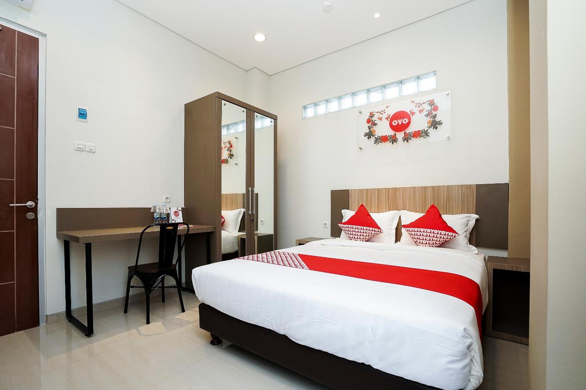 Super Oyo Capital O 614 Graha 8 Syariah Hotel Surabaya Eksteriør billede