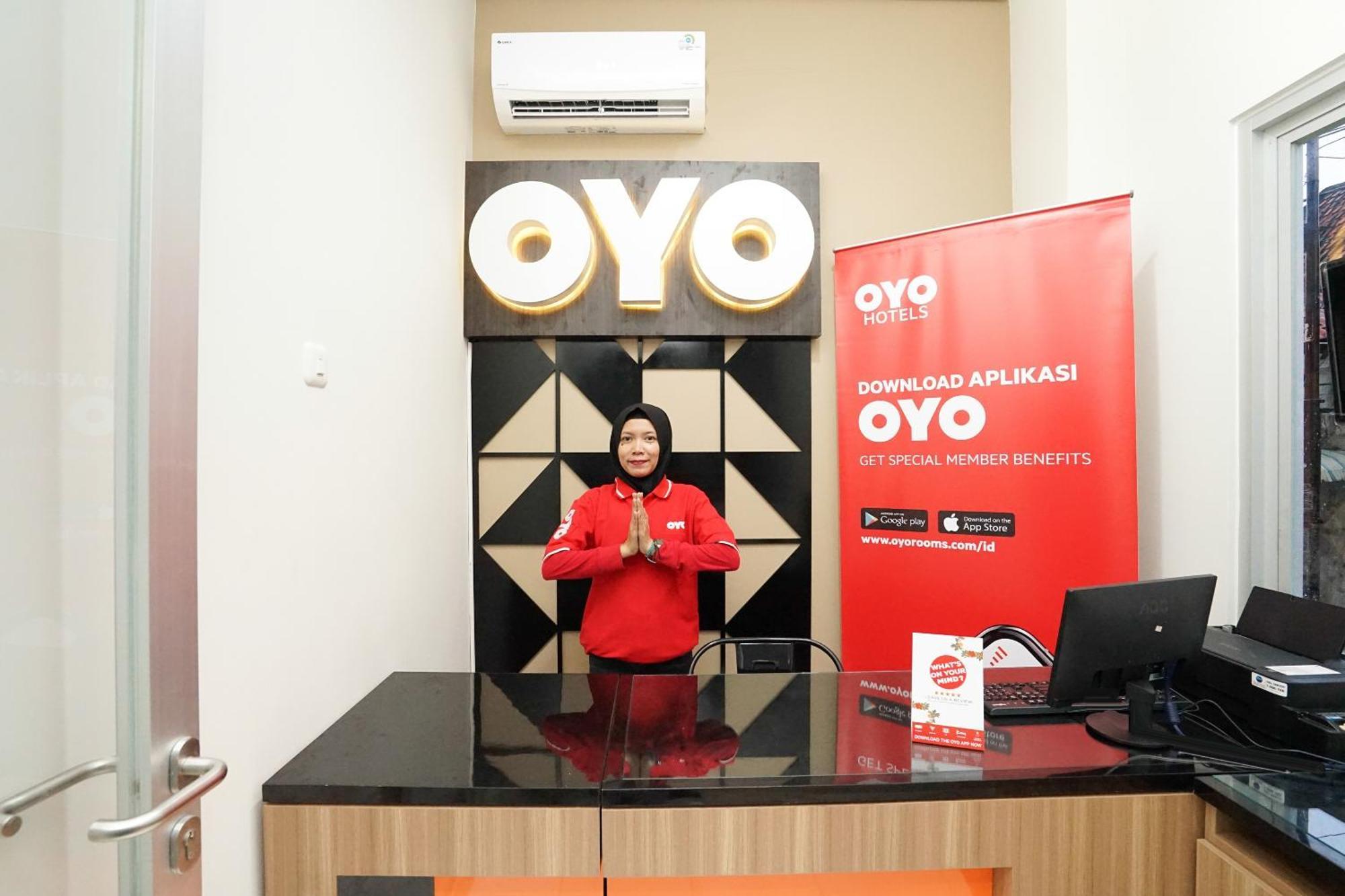 Super Oyo Capital O 614 Graha 8 Syariah Hotel Surabaya Eksteriør billede