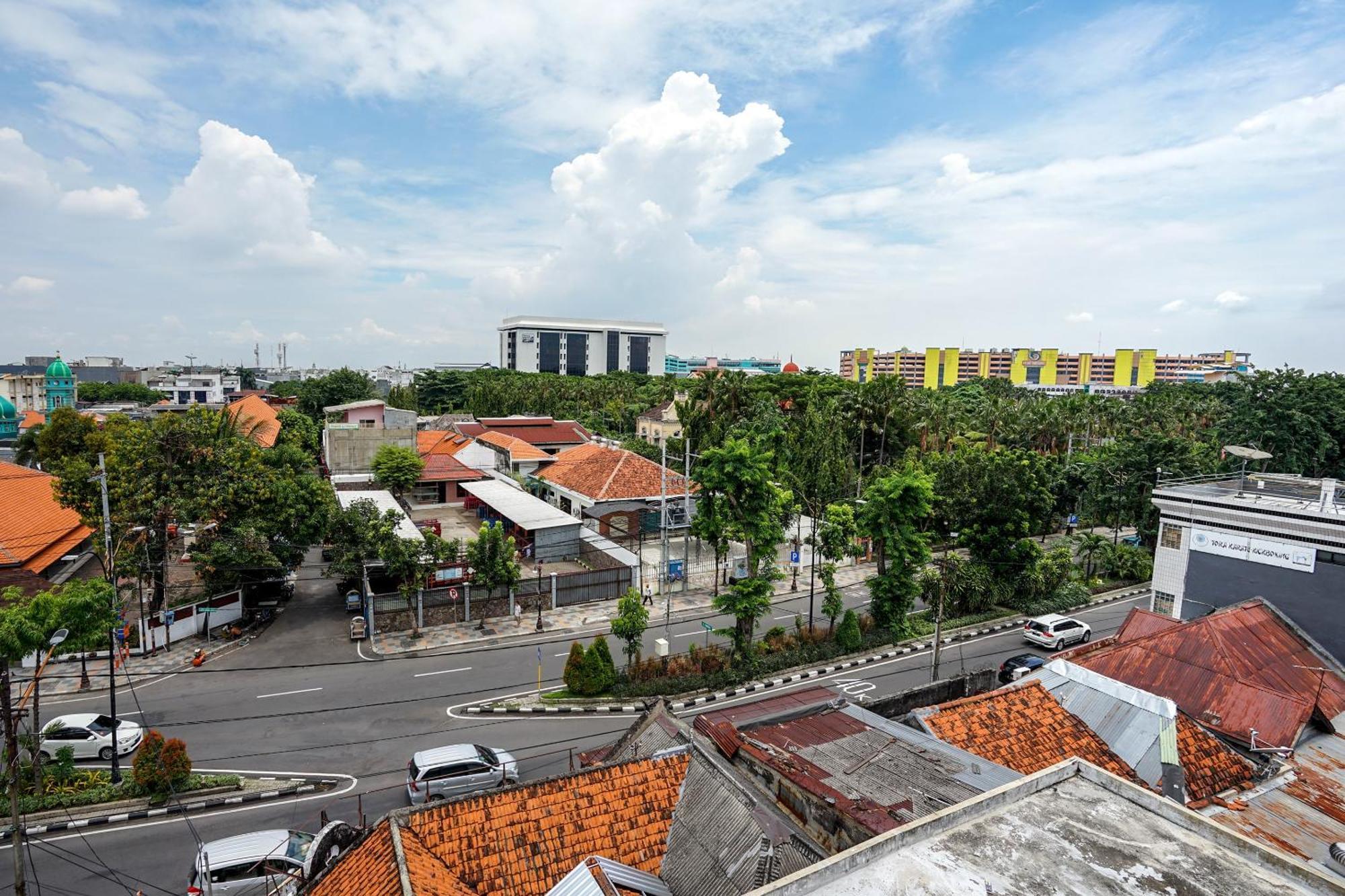 Super Oyo Capital O 614 Graha 8 Syariah Hotel Surabaya Eksteriør billede