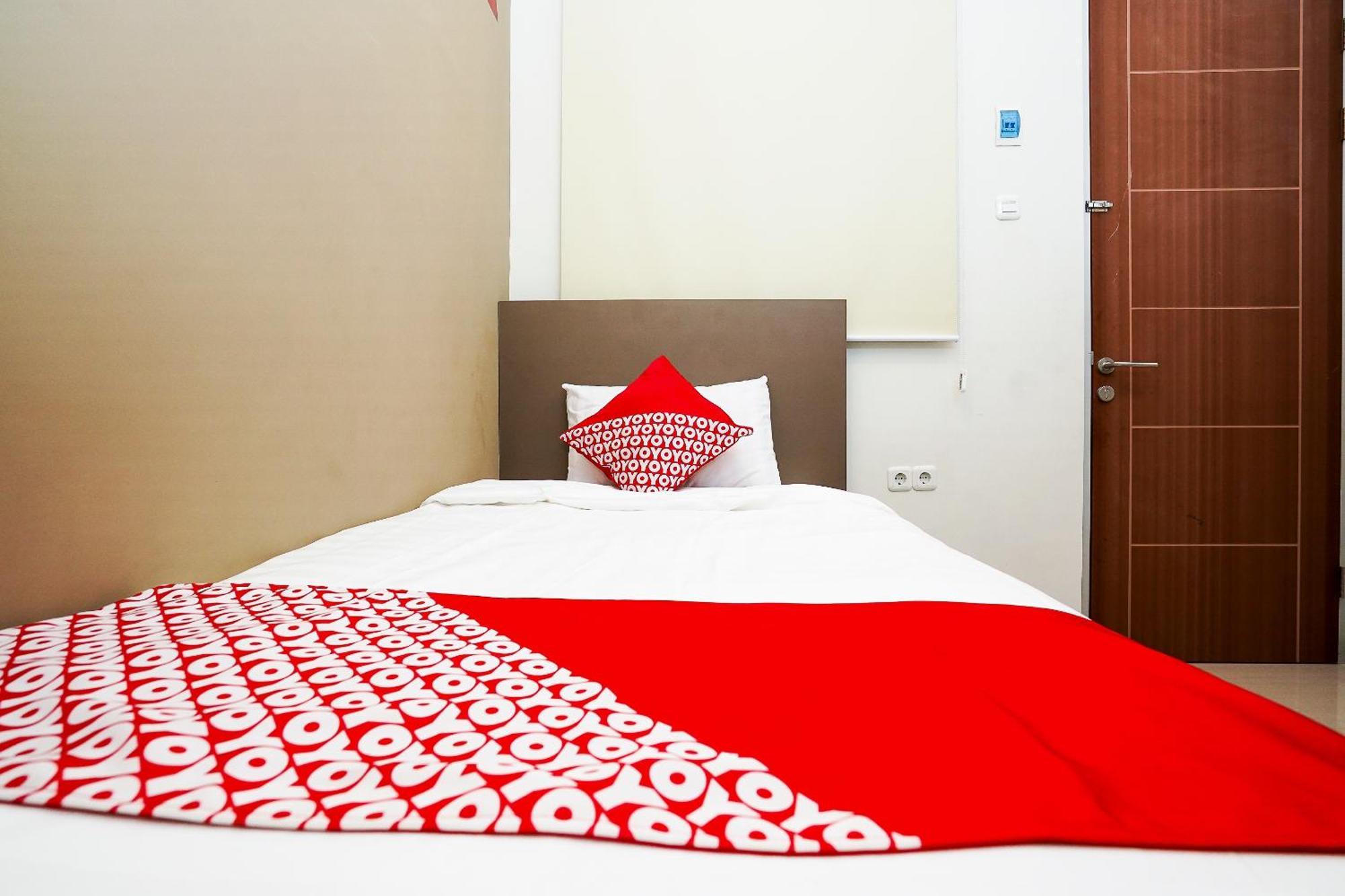 Super Oyo Capital O 614 Graha 8 Syariah Hotel Surabaya Eksteriør billede